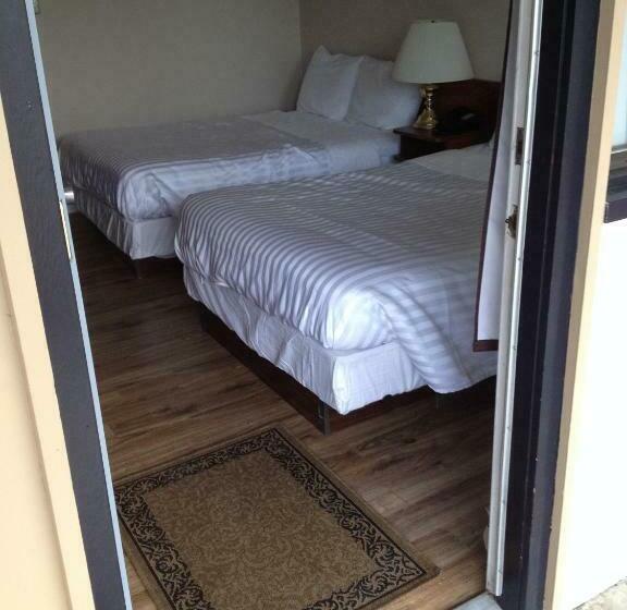 스탠다드 룸 더블 침대 2개, Departure Bay Motel