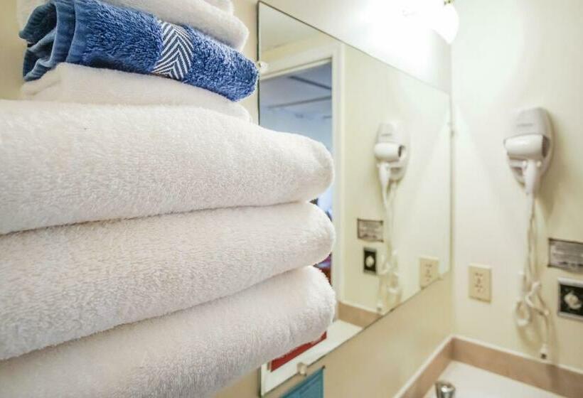 Четырехместный Номер Стандарт, Gables Motel