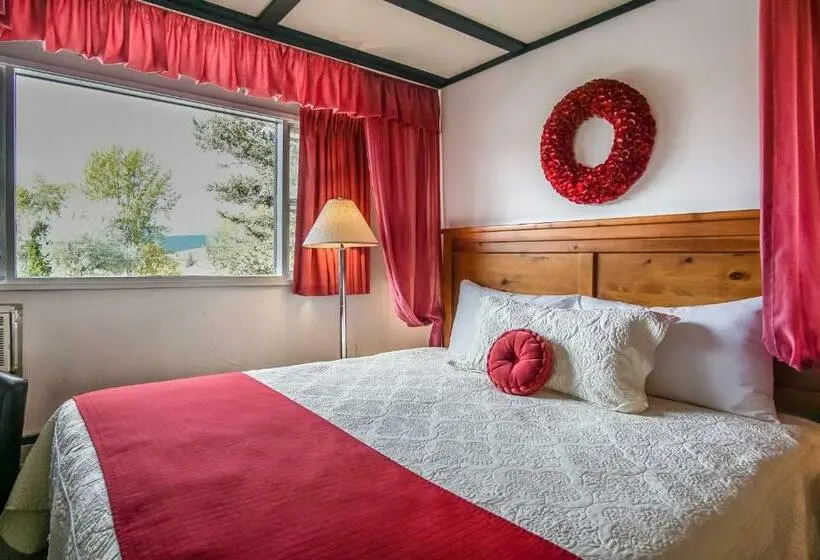 キングサイズベッドのデラックスルーム, Gables Motel