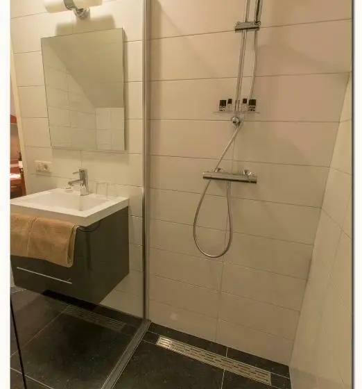 Standard Yhden Hengen Huone, B&b, Brasserie Lakerhof
