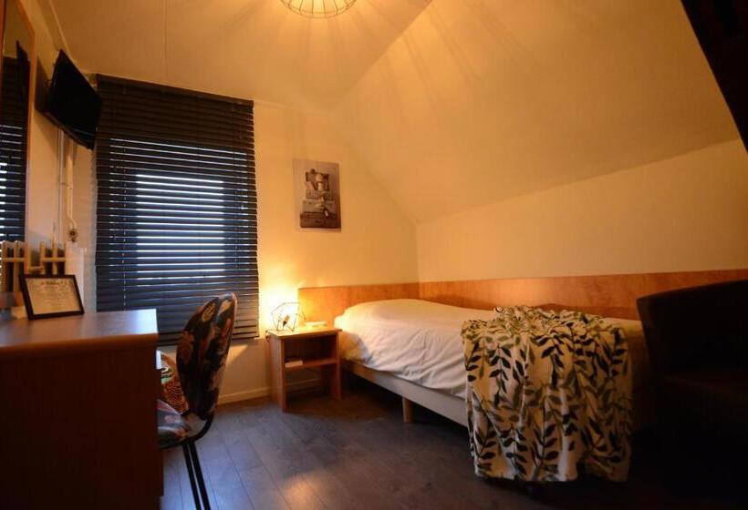 اتاق استاندارد یک نفره, De Beukelaer