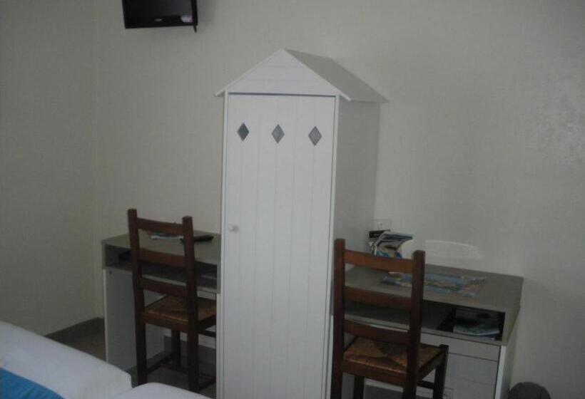 חדר משפחתי קלאסי, Du Port