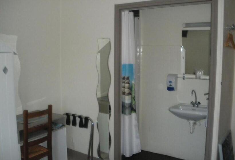 חדר משפחתי קלאסי, Du Port