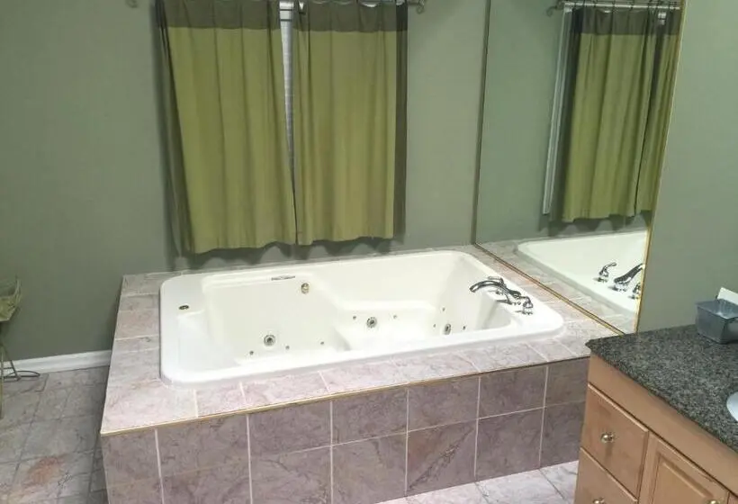 キングサイズベッドのスイートルーム, Grey Rose Suites