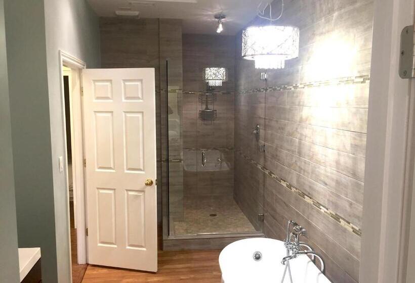 جناح سرير كينج, Grey Rose Suites