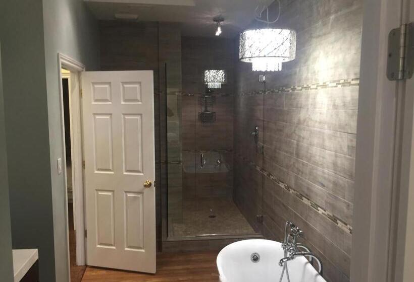 带大床的套房, Grey Rose Suites