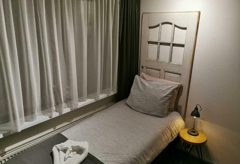 חדר סטנדרט יחיד, Heere