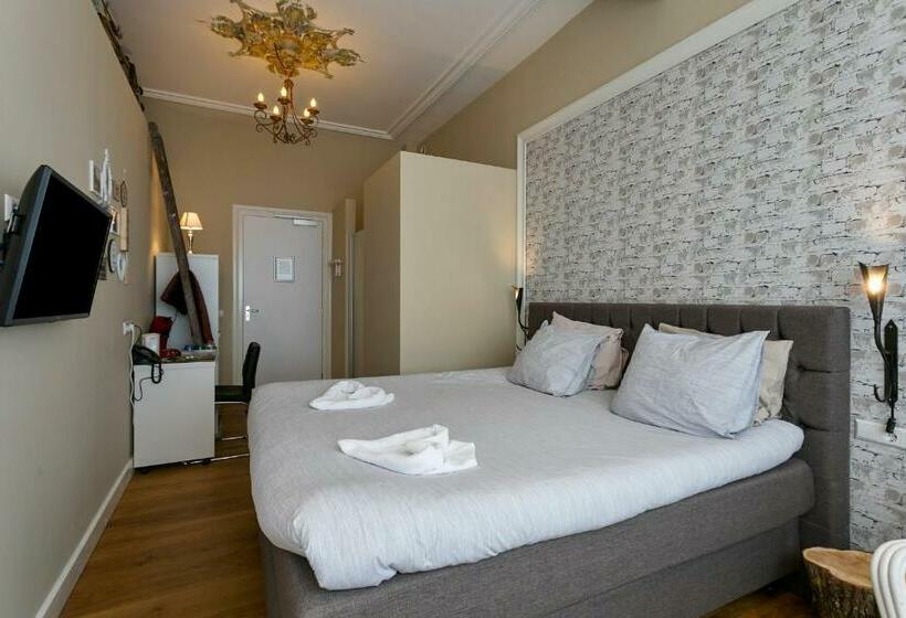 חדר דלוקס, Heere