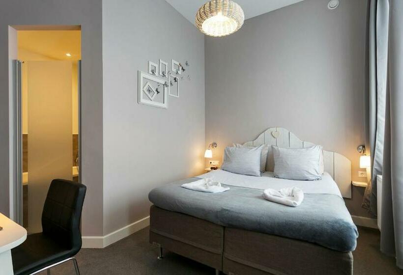 חדר דלוקס, Heere