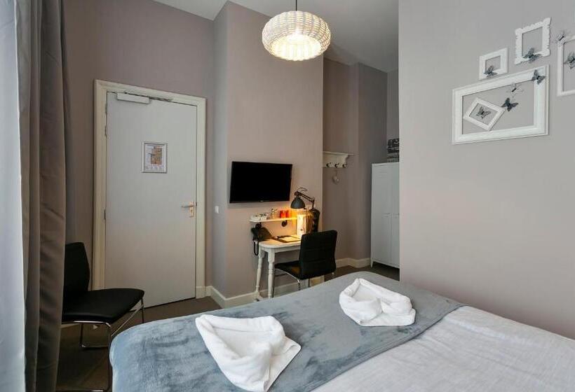 חדר דלוקס, Heere