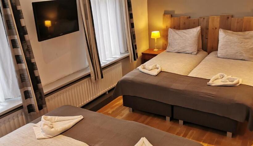 חדר סטנדרט לארבעה, Heere