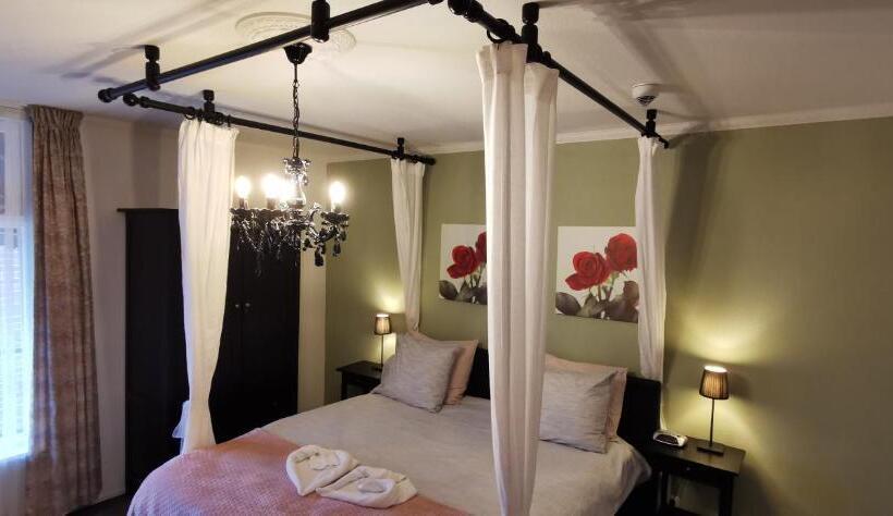 סוויטת ג'וניור, Heere