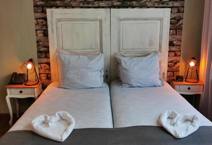 חדר אקונומי, Heere