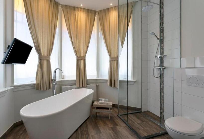 סוויטה דלוקס, Heere