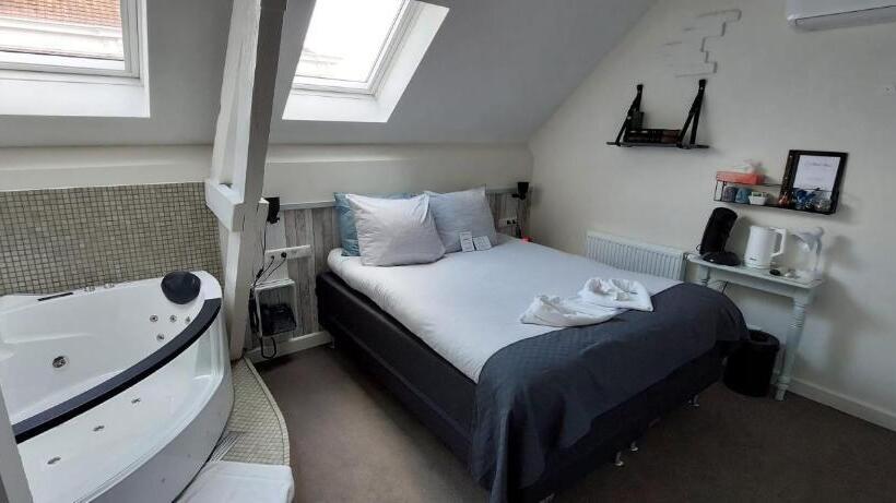 חדר סטנדרט עם ג'קוזי, Heere