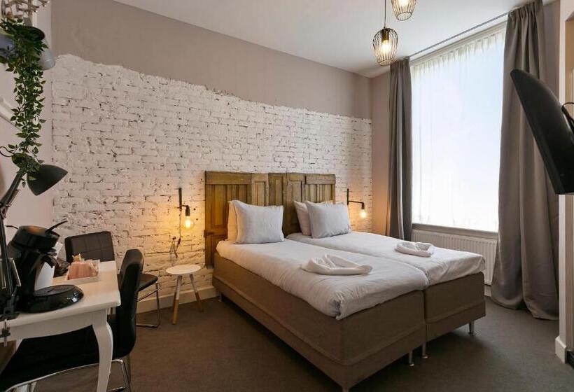 חדר דלוקס, Heere