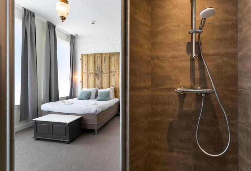 חדר דלוקס, Heere