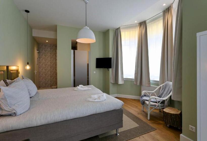 חדר דלוקס, Heere