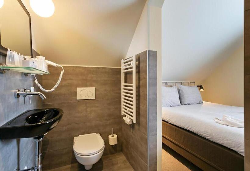 חדר סטנדרט לארבעה, Heere