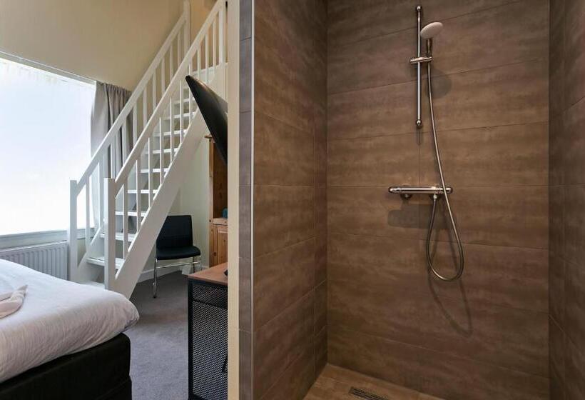 חדר סטנדרט לארבעה, Heere