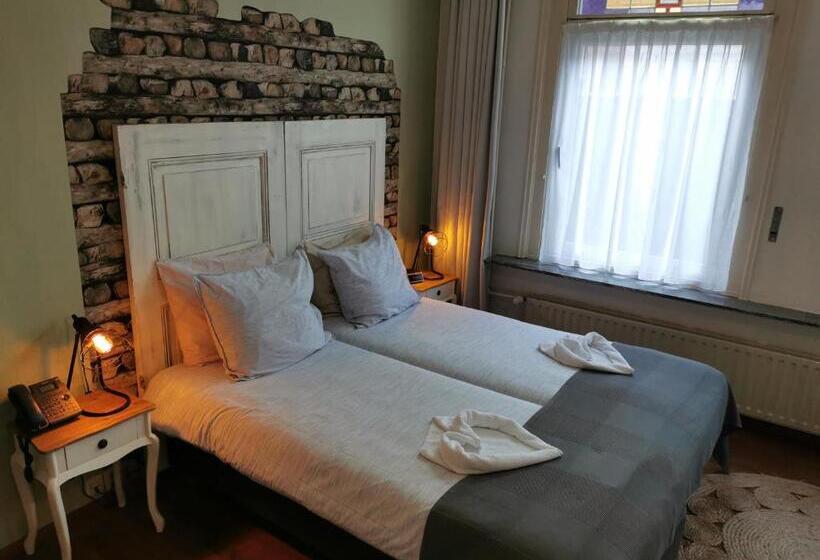 חדר אקונומי, Heere