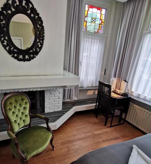 חדר אקונומי, Heere