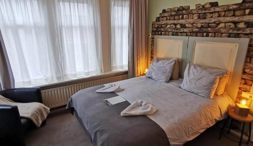 חדר אקונומי, Heere