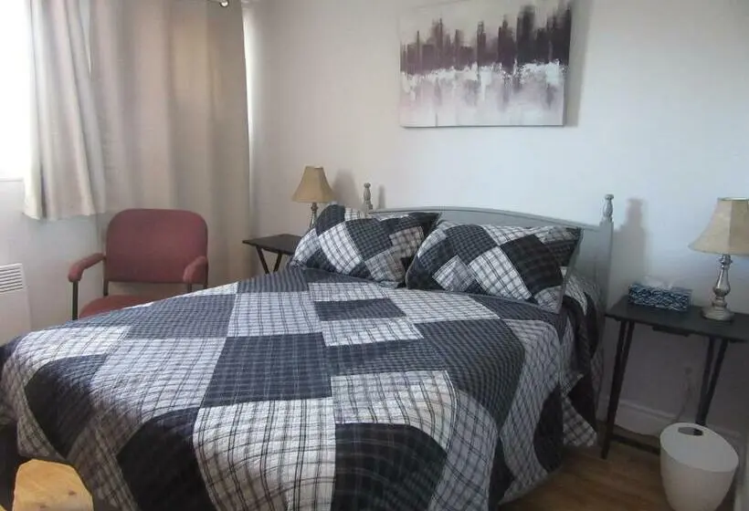 スタンダードルーム, Hostellerie Du Suroît