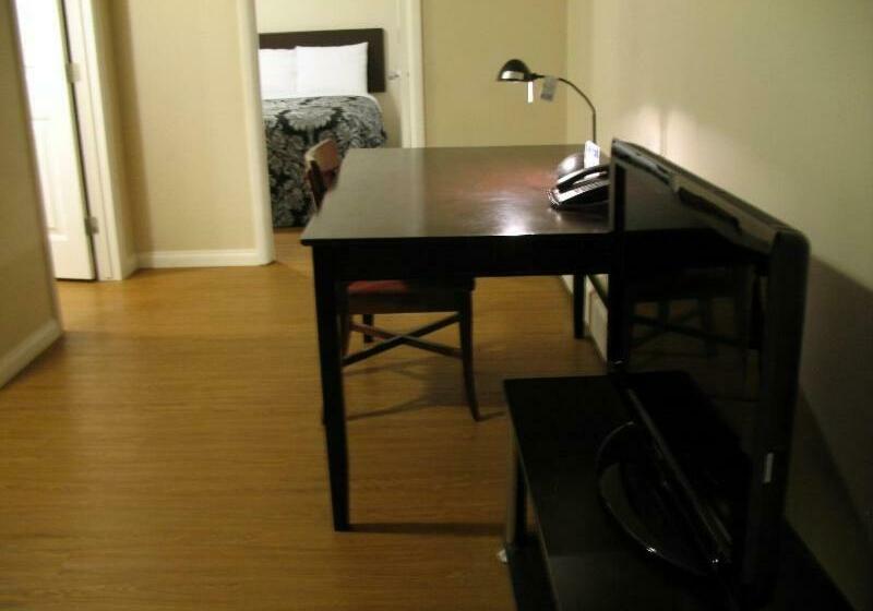 غرفة ديلوكس, Stardust Motel