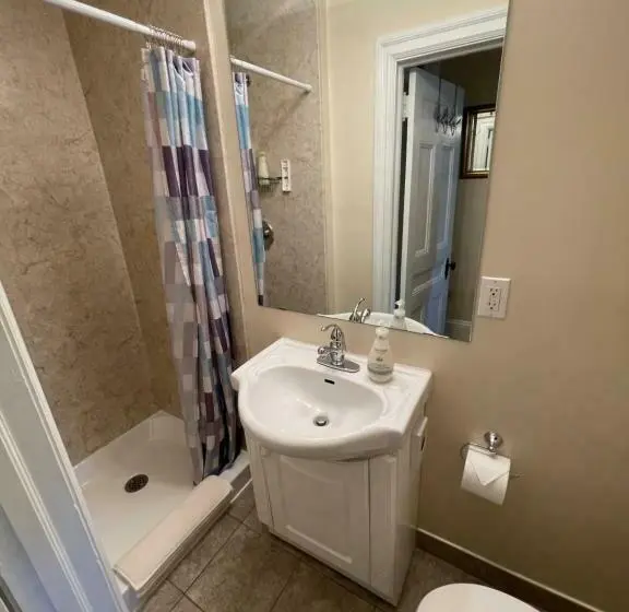 スタンダードルーム, The Century House Bed And Breakfast Ottawa