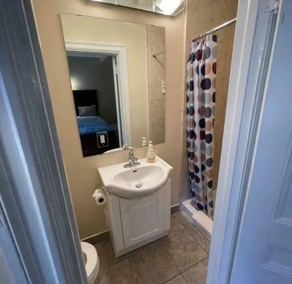 スタンダードルーム, The Century House Bed And Breakfast Ottawa
