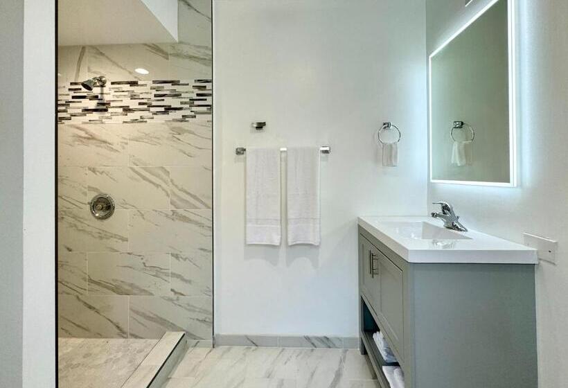 سوییت لوکس, The Gem Museum Suites