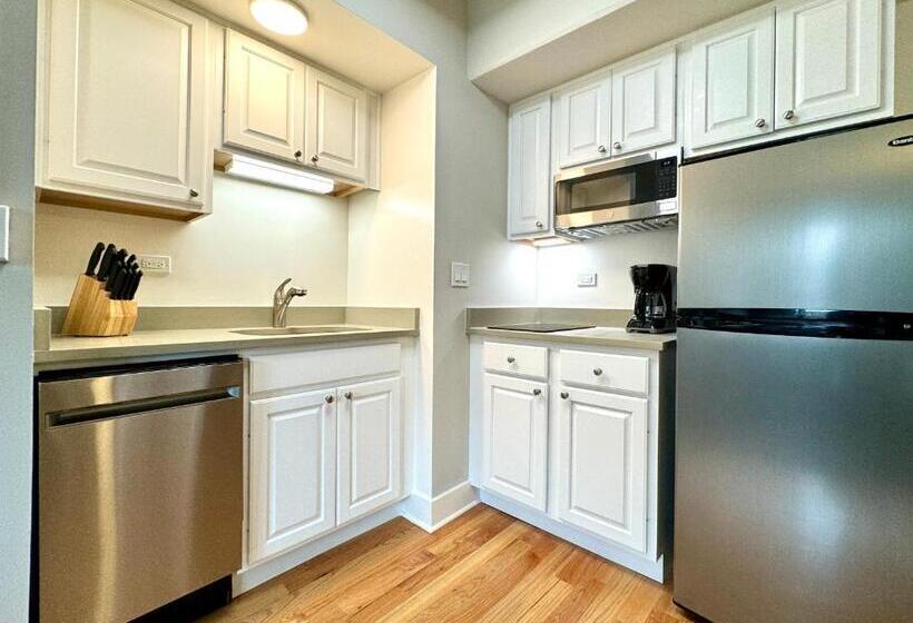 سوئیت با تخت بزرگ, The Gem Museum Suites