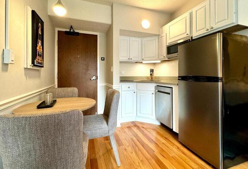 Deluxe Suite King Bed, The Gem Museum Suites