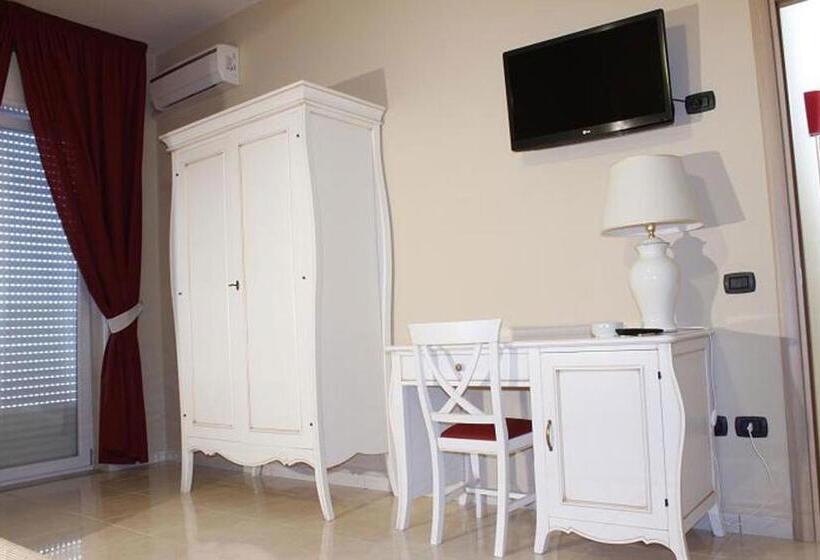 غرفة قياسية رباعية مزودة بشُرفة, B&b Sud Est