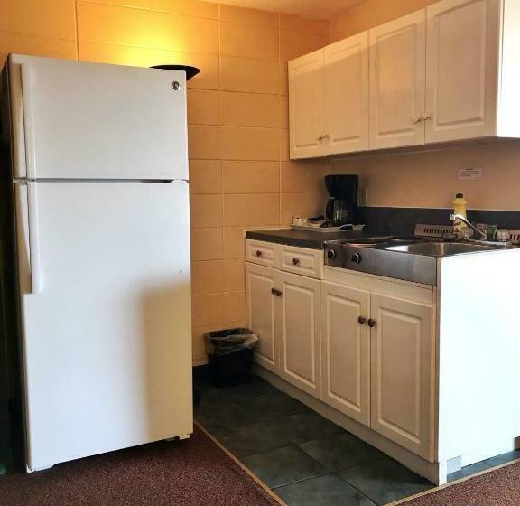 חדר סטנדרט שתי מיטות זוגיות, Alpine Lodge Motel & Restaurant