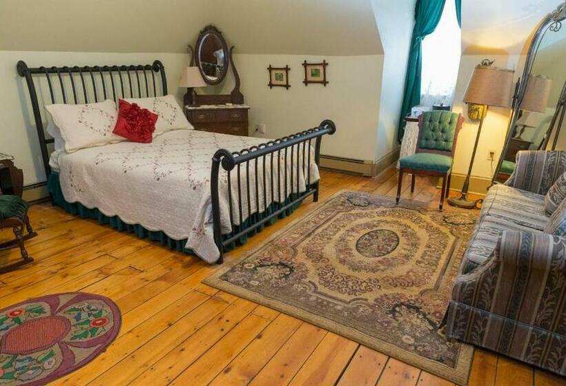 Quarto Estandar, Fitzroy Hall