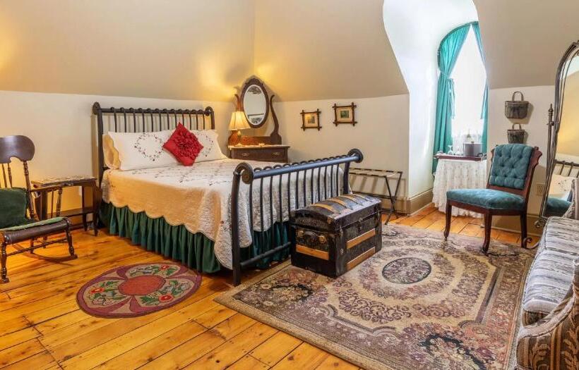 غرفة قياسية, Fitzroy Hall