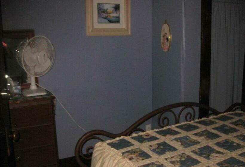 غرفة قياسية, Maison Mckenzie House