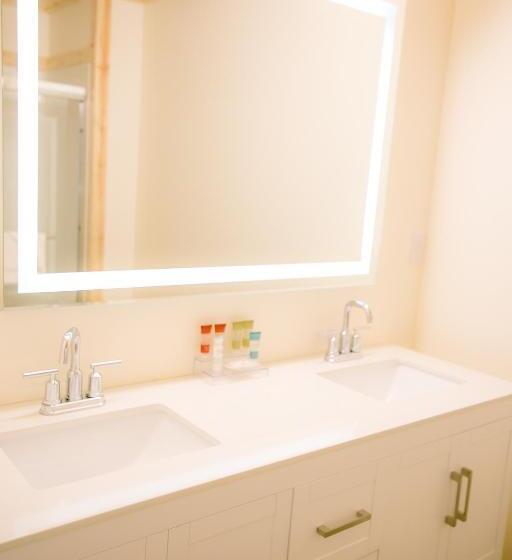 سوییت خانوادگی, Crystal Springs Lodge