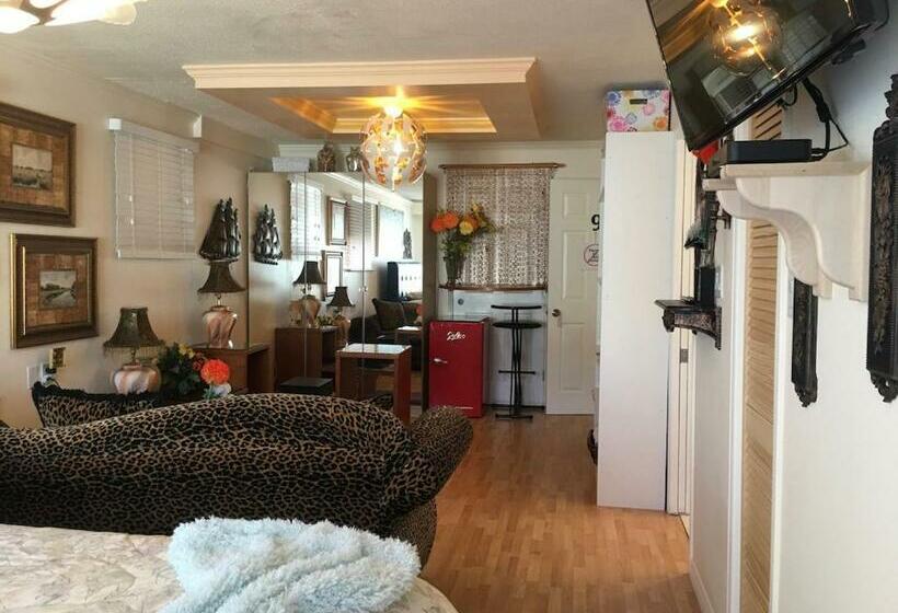 带特大床的高级间, Diana S Luxury Bed And Breakfast