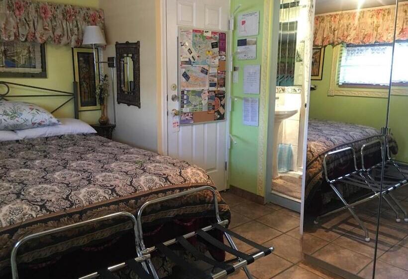 标准房带园景, Diana S Luxury Bed And Breakfast