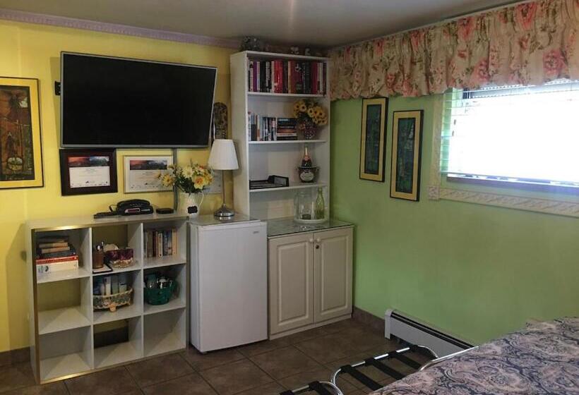 标准房带园景, Diana S Luxury Bed And Breakfast