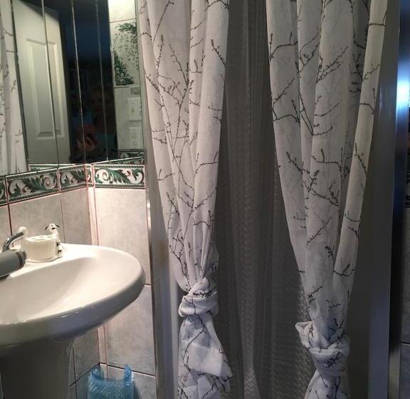 标准房带园景, Diana S Luxury Bed And Breakfast