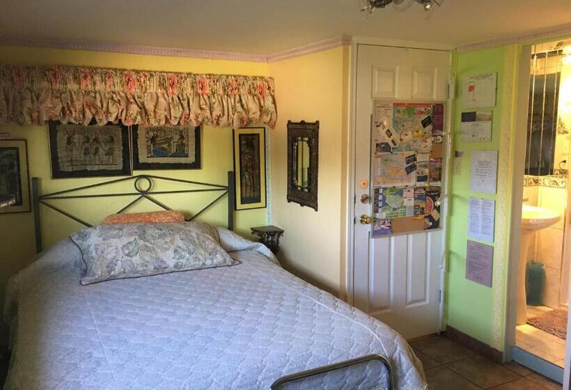 标准房带园景, Diana S Luxury Bed And Breakfast