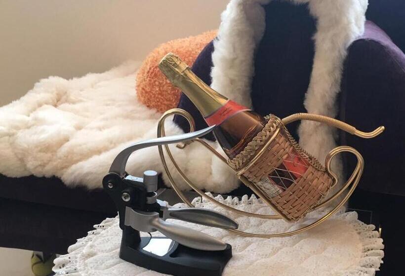 带1个卧室带花园景观的公寓, Diana S Luxury Bed And Breakfast