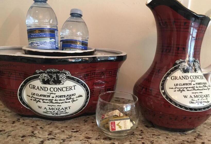 带1个卧室带花园景观的公寓, Diana S Luxury Bed And Breakfast