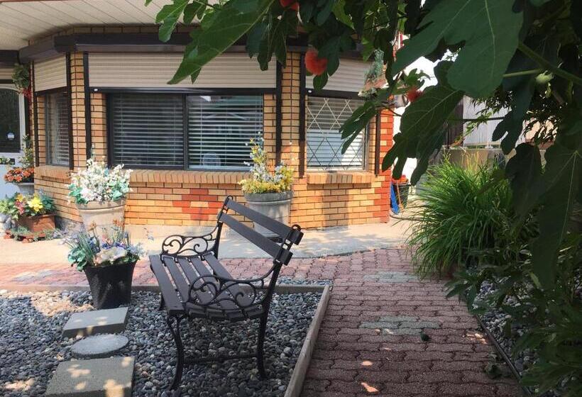Апартаменты 1 Спальня Вид на Сад, Diana S Luxury Bed And Breakfast