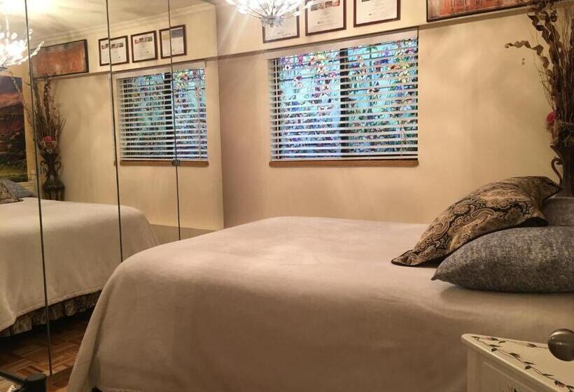 带1个卧室带花园景观的公寓, Diana S Luxury Bed And Breakfast