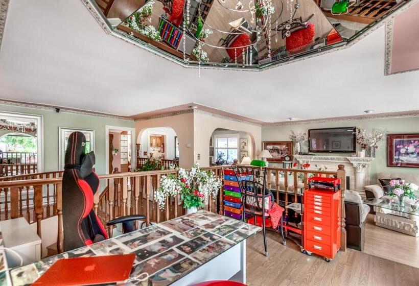 带特大床的标准间, Diana S Luxury Bed And Breakfast